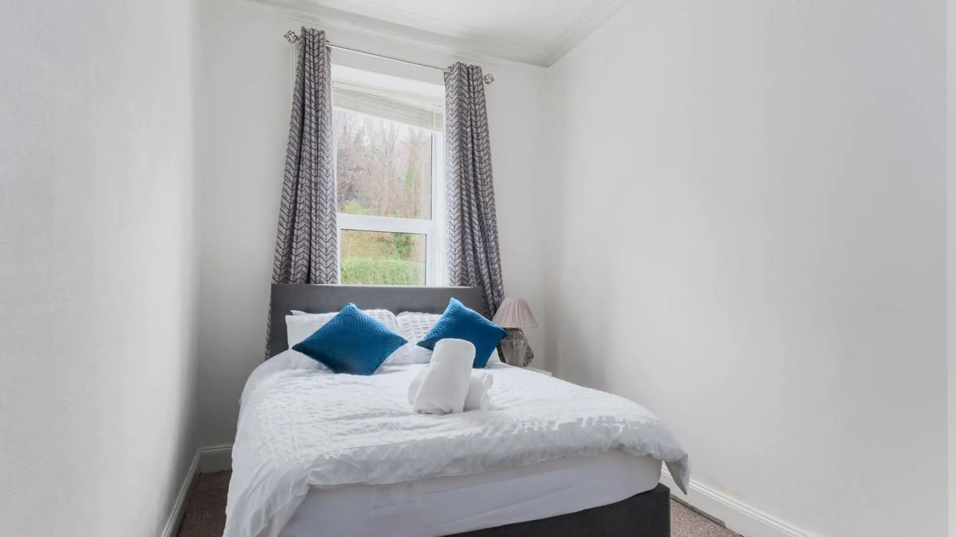 Apartment 3 Bedrooms Bungalow, Sleeps 6, Free Parking With Garden Edinburgh